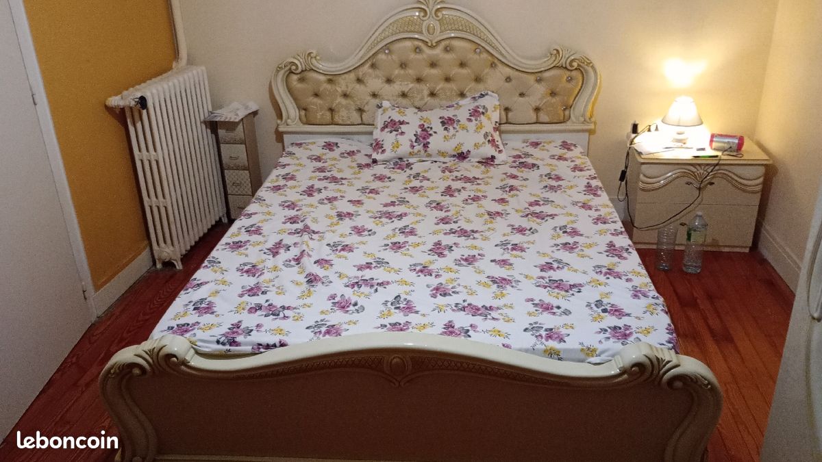 Grand lit avec sommier avec avec 3 commodes (image 1)
