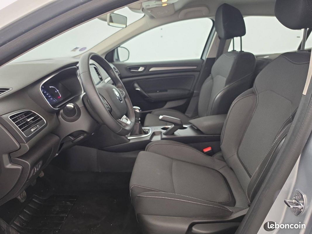 RENAULT Megane IV Berline TCe 140 Evolution (image 9)