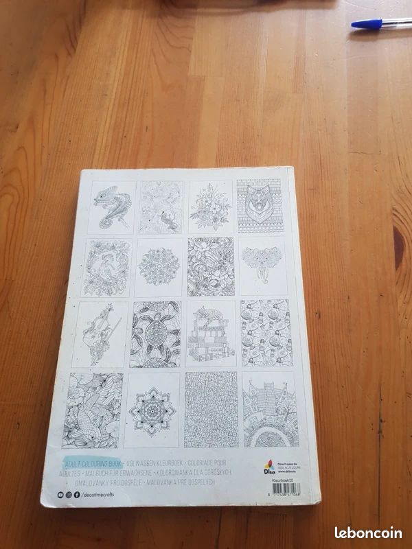 Un carnet de coloriages de couleur blanc (image 2)