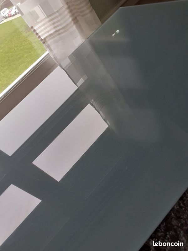 Table relevable en verre (image 3)