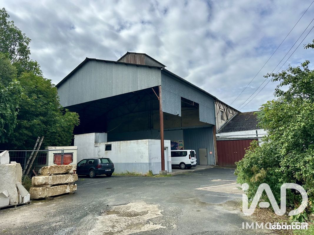 Maison 5 pièces 420 m² · à Saint-Savinien · 420 m² · 92 400 €