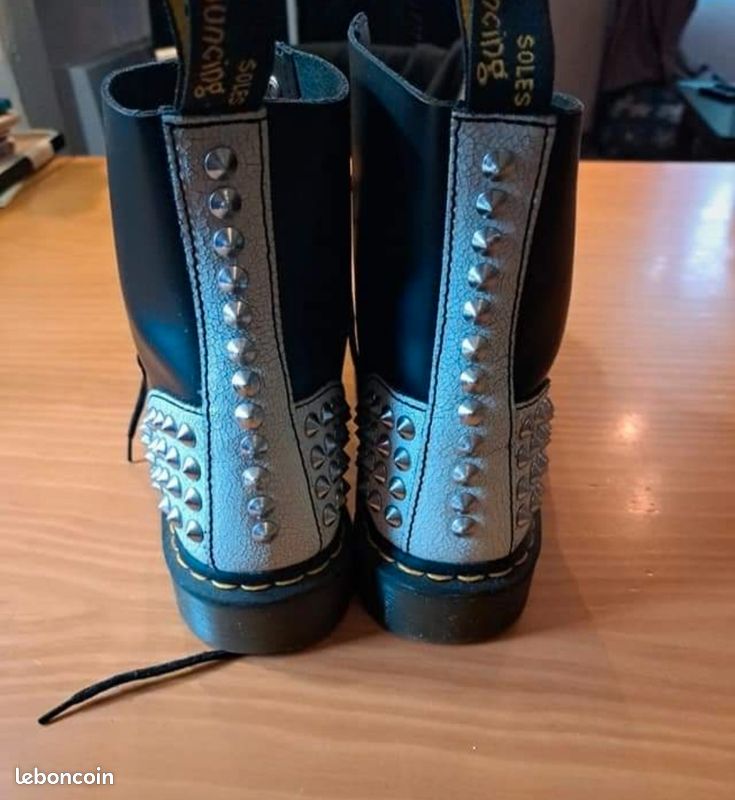 Dr Martens trous punk clous DAI Chaussures
