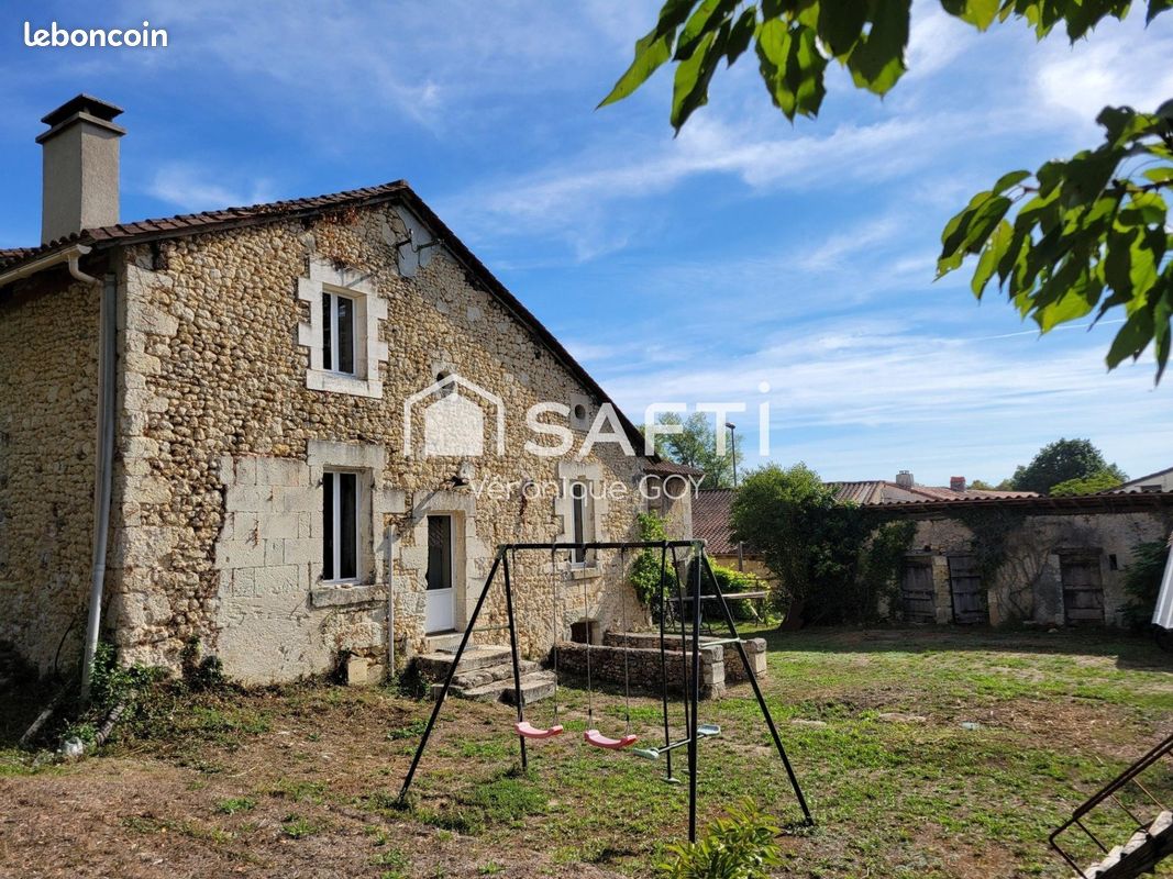 Maison 4 pièces 140 m² · à Saint Aulaye-Puymangou · 140 m² · 170 000 €