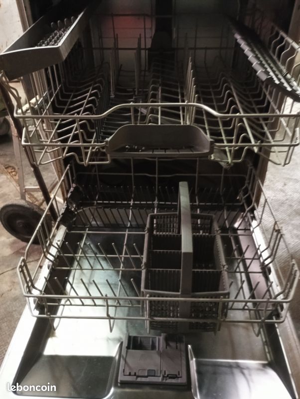 Lave-vaisselle NEFF – Vendu en pièces détachées – Groupe BSH– type S51M50X / S51M60X (image 1)