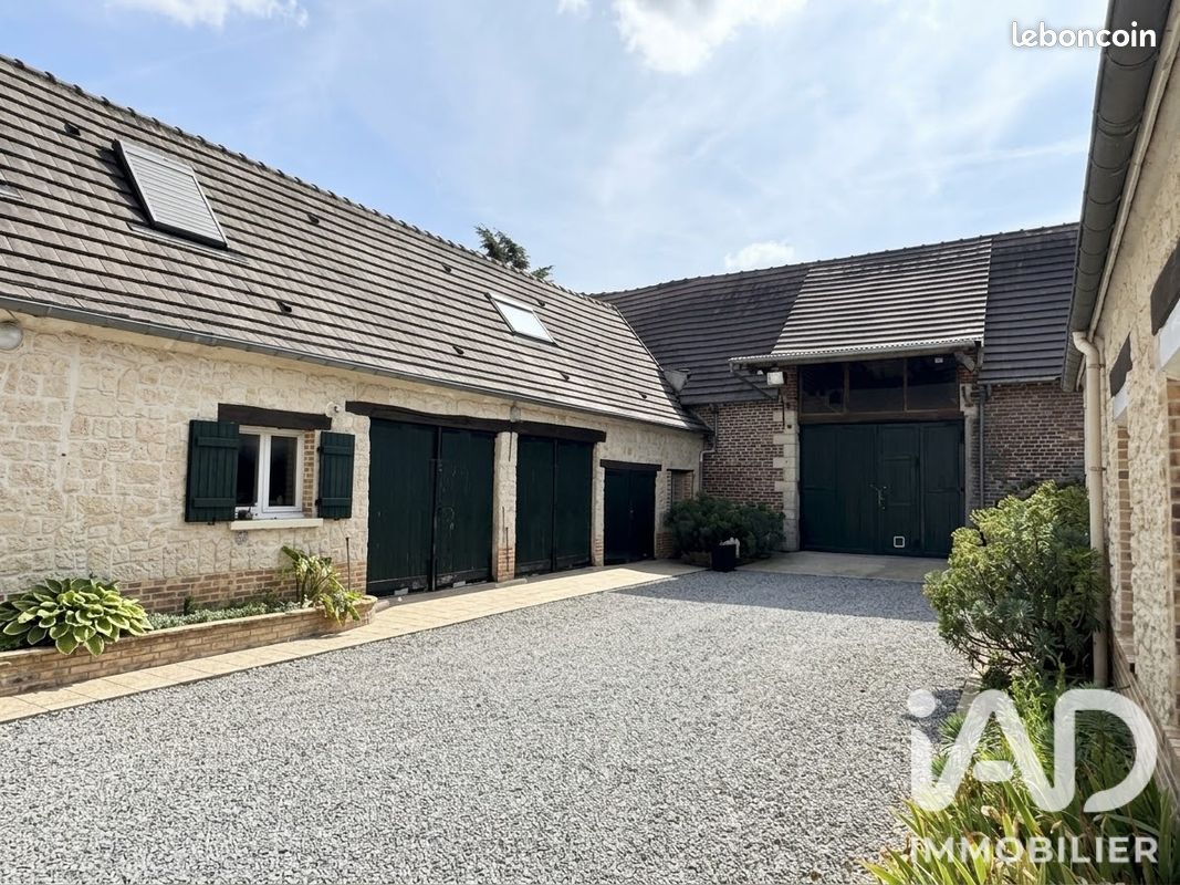 Maison 10 pièces 326 m² · à Grandfresnoy · 326 m² · 312 000 €