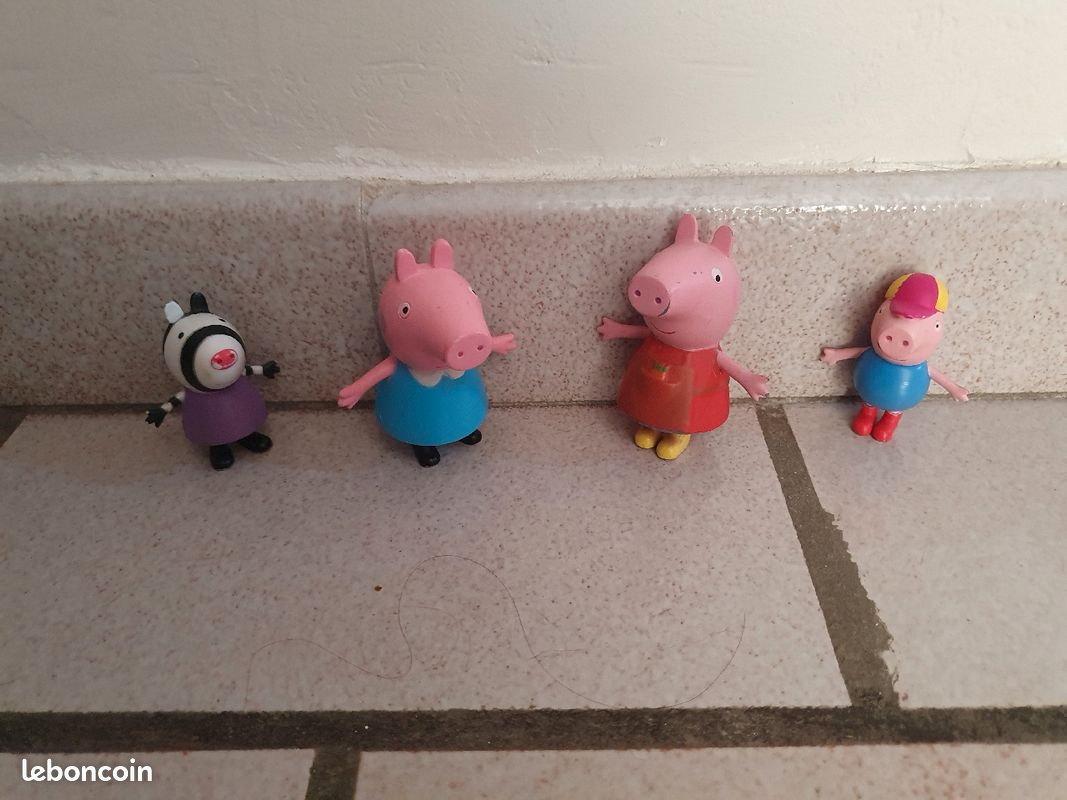 Peppa pigs figurines (image 1)