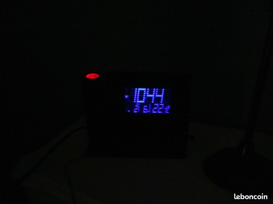 REVEIL A PROJECTION DE L’HEURE AU PLAFOND ou MUR ET RADIO FM (image 4)