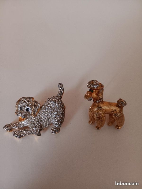 Broche en métal doré et zyrconium (image 1)