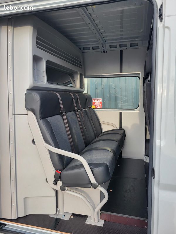 FIAT DUCATO MY26 L-H2 ( L3H2 ) 3.5 FOURGON 140 CH PACK TECHNO 7’’ CABINE APPROFONDIE FIXE 07 PLACES NEUF avec HABILLAGE BOIS COMPLET + CAMÉRA DE RECUL + SUSPENSION RENFORCÉE ( Prix Vente 34 990 HT ) (image 7)