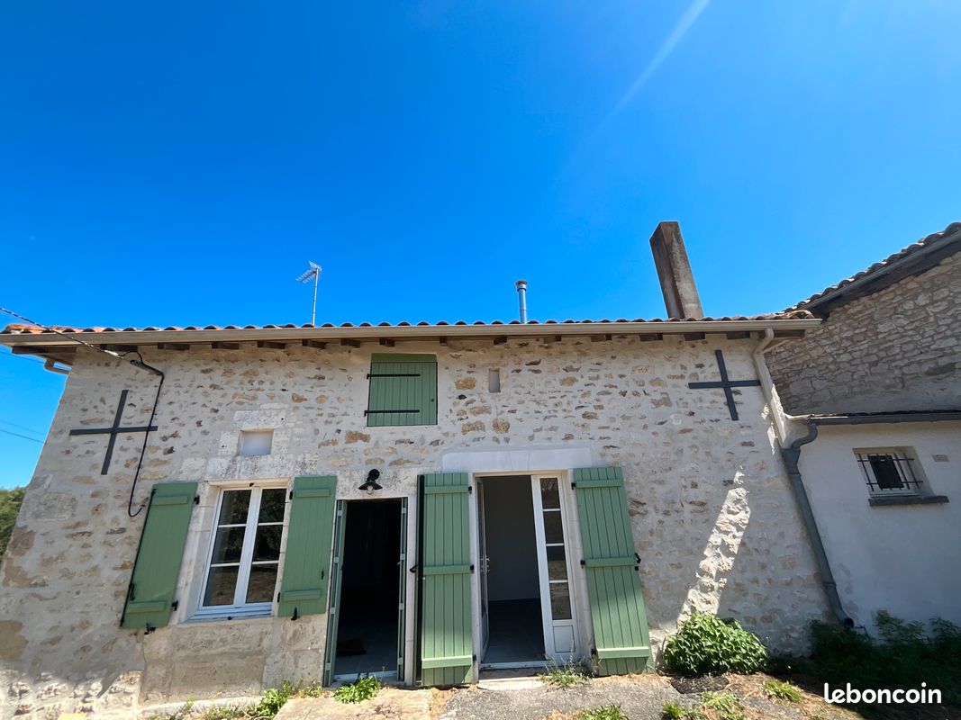 Maison 3 pièces 72 m² · à Combiers · 72 m² · 690 €