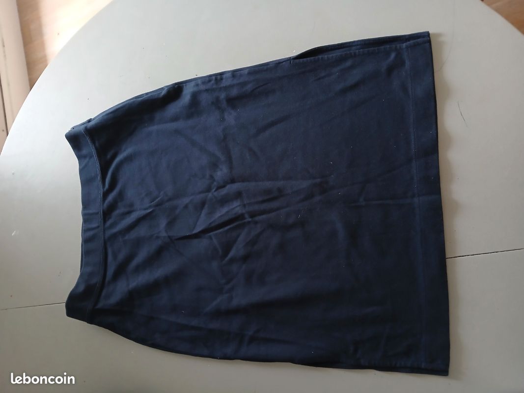 Élégante jupe bleu marine (image 2)