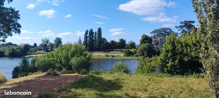 Terrain en bordure de rivière