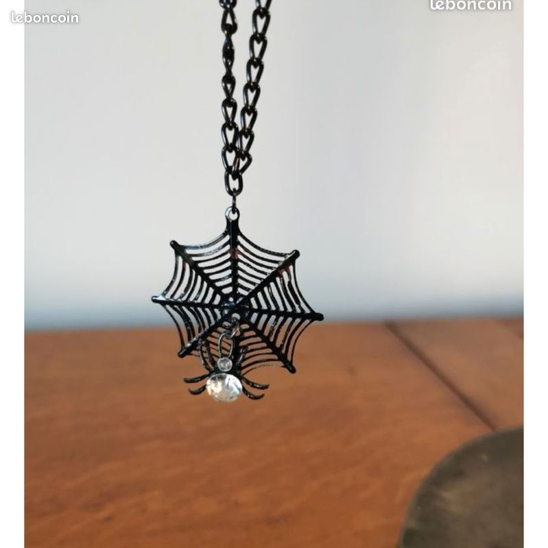 Collier pendentif araignée Halloween (image 1)