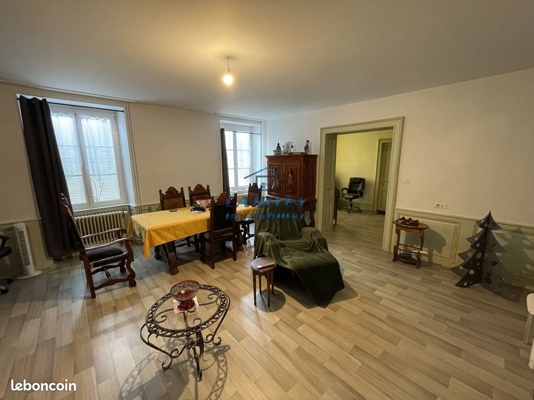 Appartement 5 pièces 128 m² · à Lure · 128 m² · 89 000 €