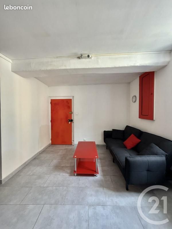 Appartement 1 pièce 21 m² · à Moulins · 21 m² · 350 €