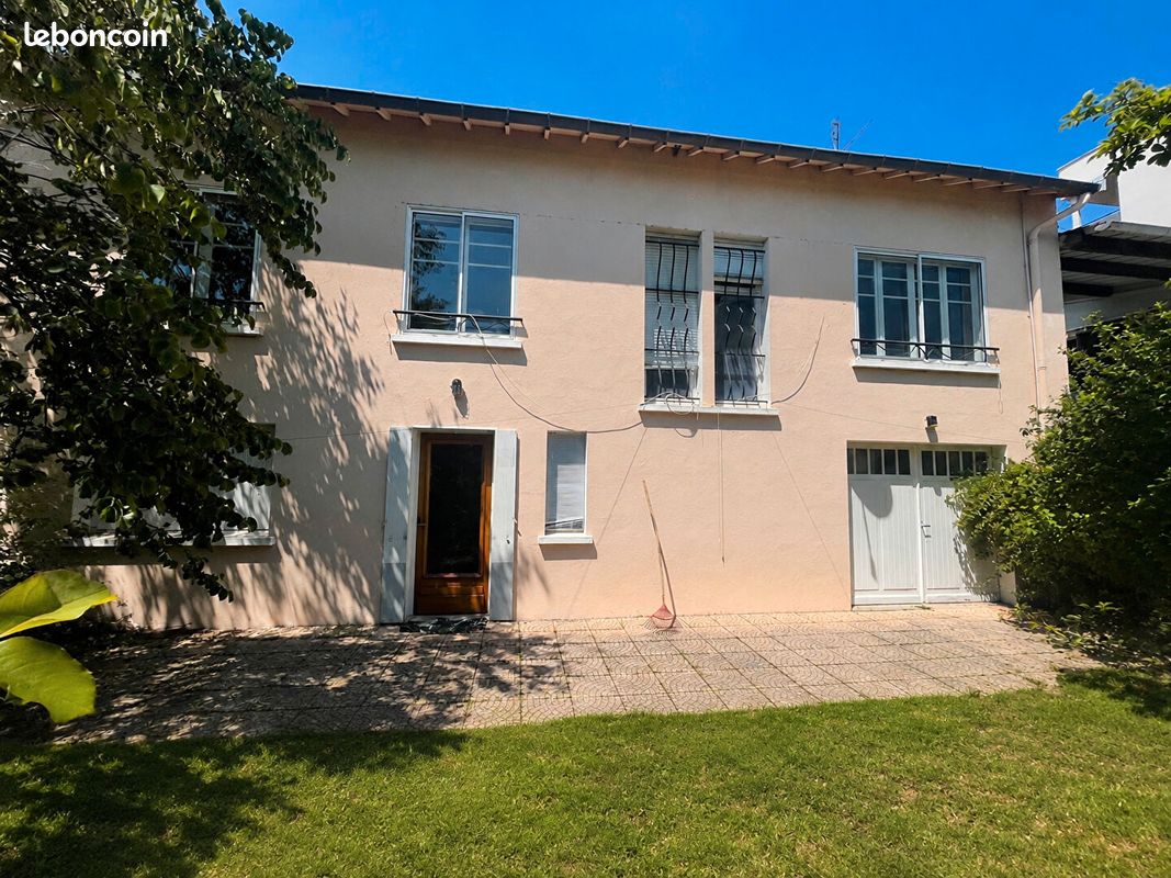 Maison 6 pièces 240 m² · à Le Coteau · 240 m² · 195 000 €