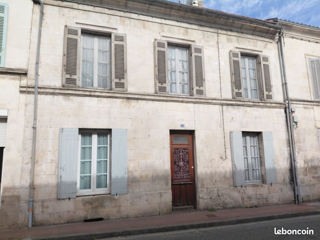 Maison 7 pièces 144 m² · à Mirambeau · 144 m² · 71 000 €
