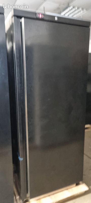 Armoire réfrigérée noire Porte pleine Négative 600 L neuve (image 1)