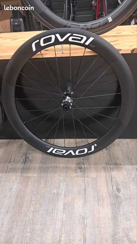 Paire De Roues Roval Rapide CLX II - Carbone 28" - Pour Frein à Disque - Neuf Avec Défauts Mineurs
