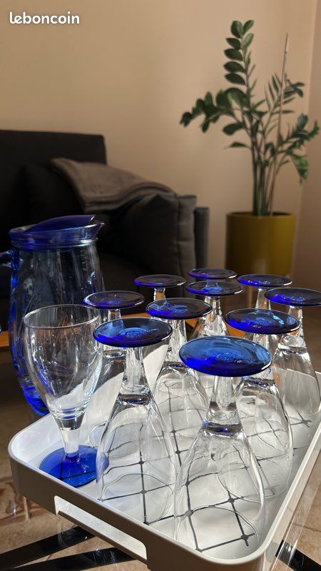 Lot de verres à pied + carafe en verre (détails bleus) (image 1)