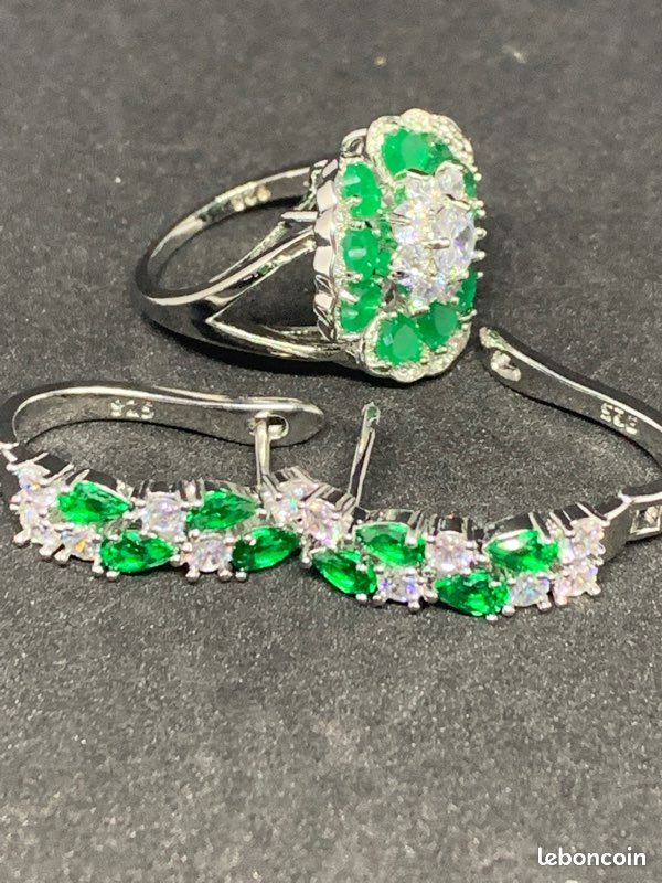 Lot de bijoux en argent et émeraude (image 3)
