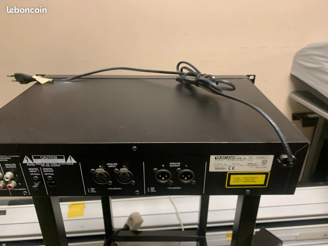 Enregistreur MiniDisc TASCAM MD-301MKII (image 2)