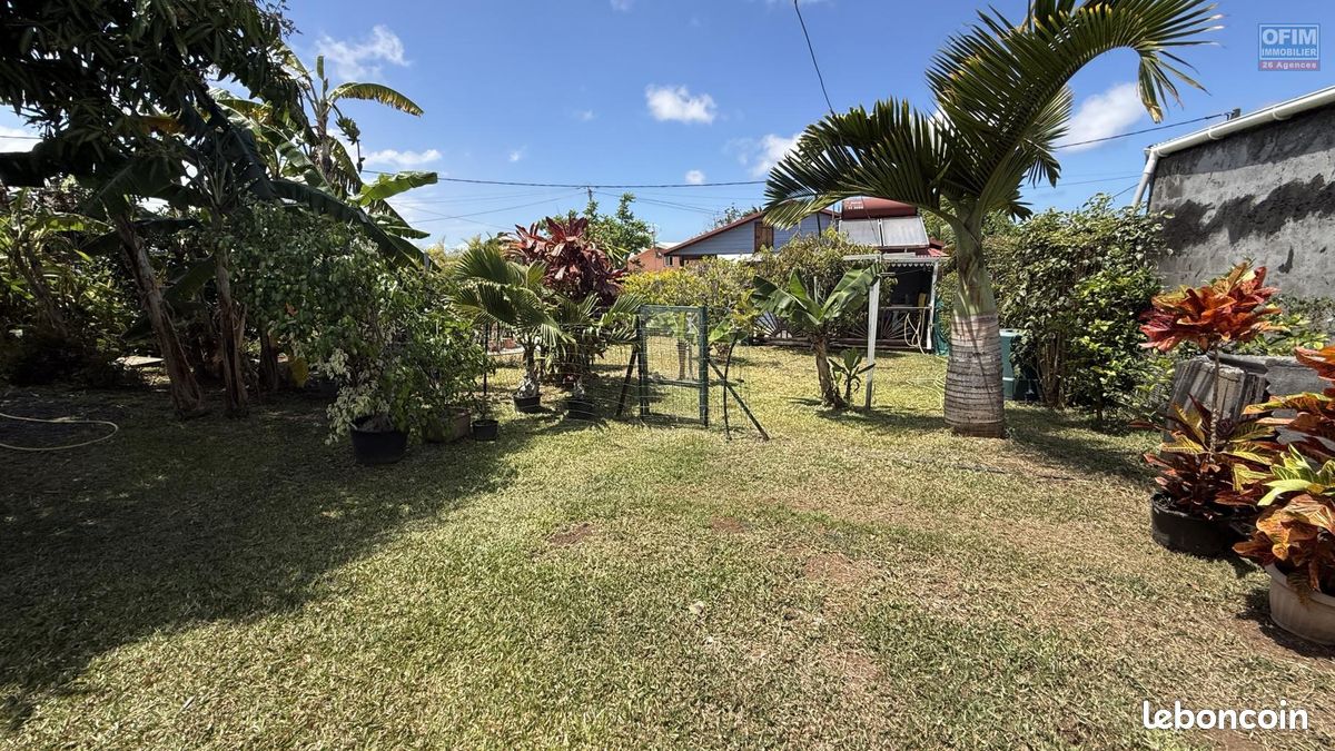 Terrain 290 m² · à L'Étang-Salé · 150 000 €