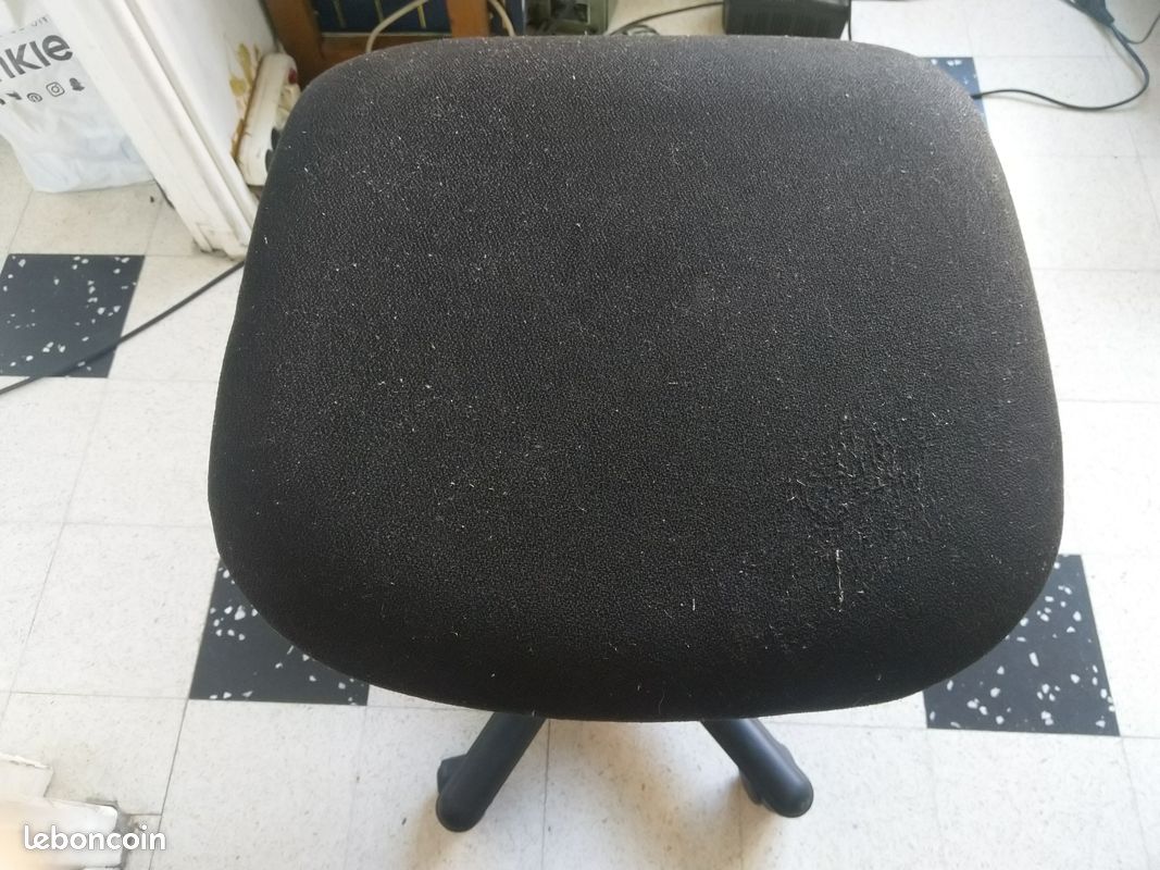 Tabouret sur roulettes (image 1)