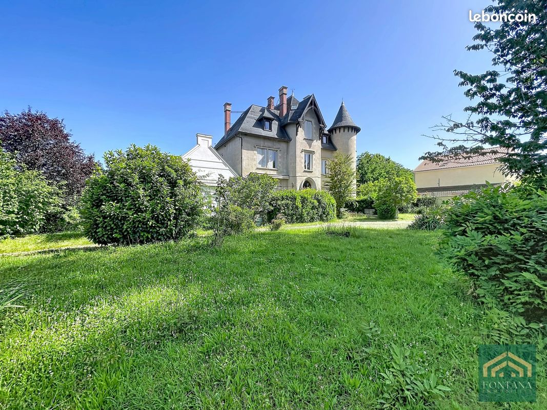 Maison 30 pièces 564 m² · à Thiers · 564 m² · 499 000 €