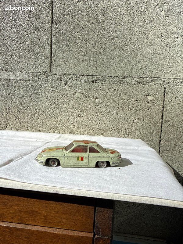 Dinky toys panhard 24 (image 3)
