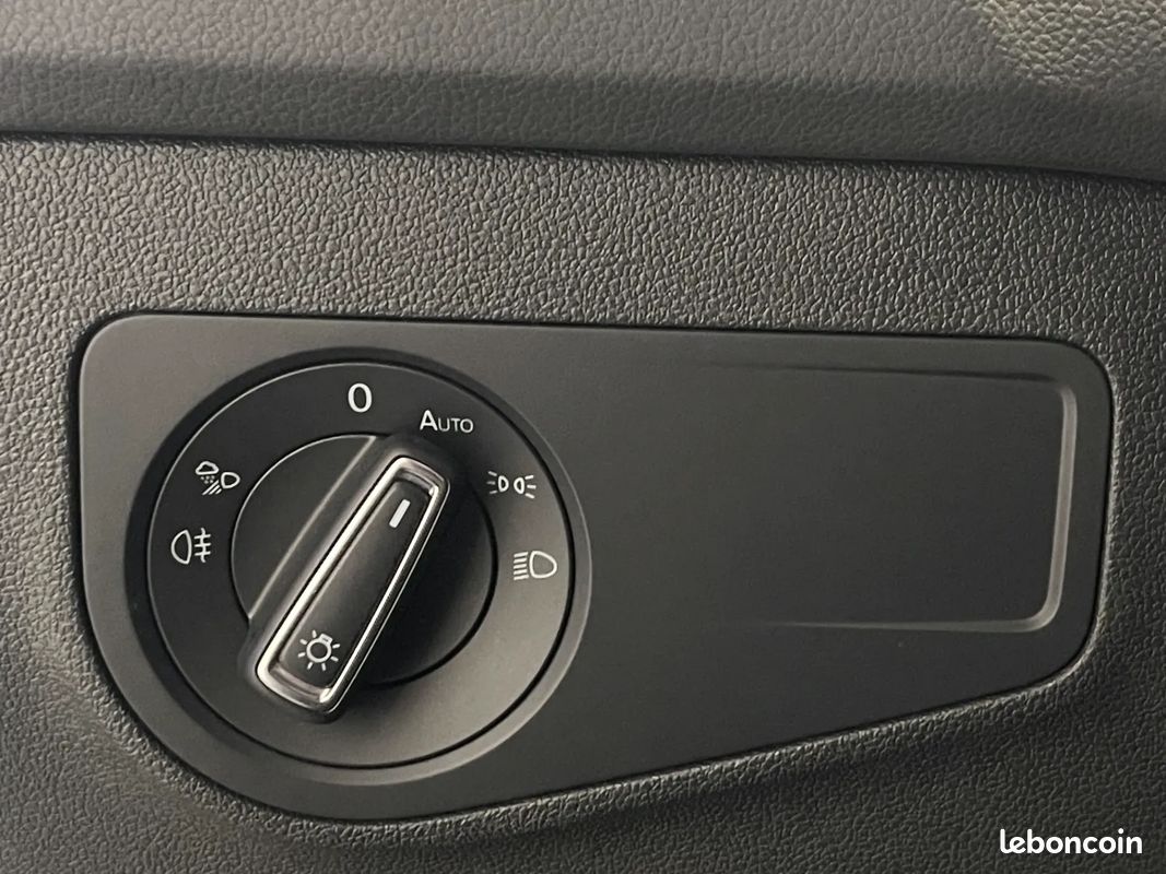 VOLKSWAGEN Tiguan 2.0 TDI 150ch R-Line - 2022 - CarPlay - Virtual cockpit - Led d'ambiance - Boîte auto (image 21)