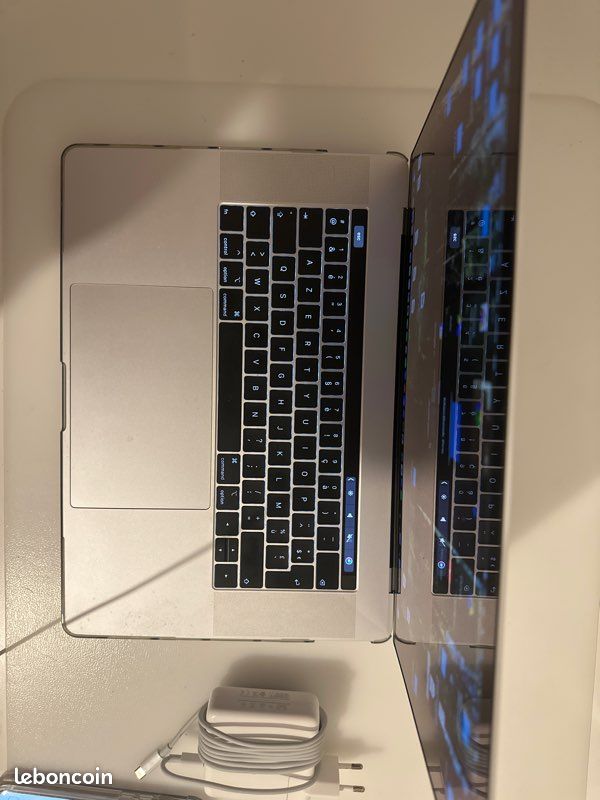 Macbook Pro 2019 Touch Bar 15 pouces (image 4)