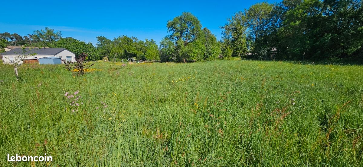 Terrain à bâtir · à Le Pizou · 45 000 €