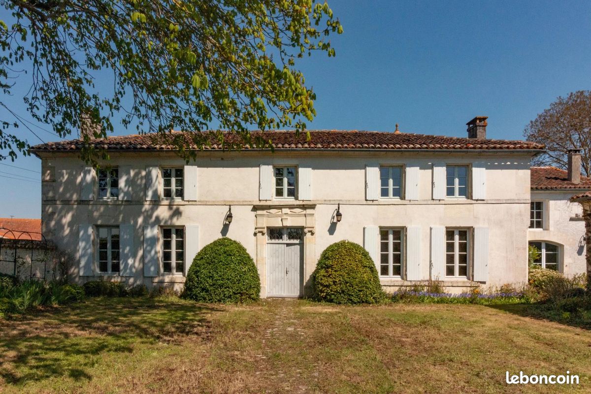 Maison 10 pièces 346 m² · à Segonzac · 346 m² · 498 200 €