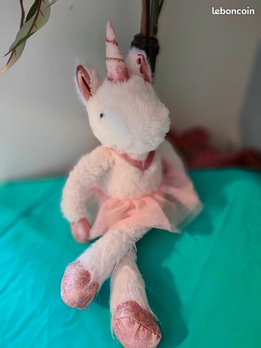 Peluche licorne à paillettes 