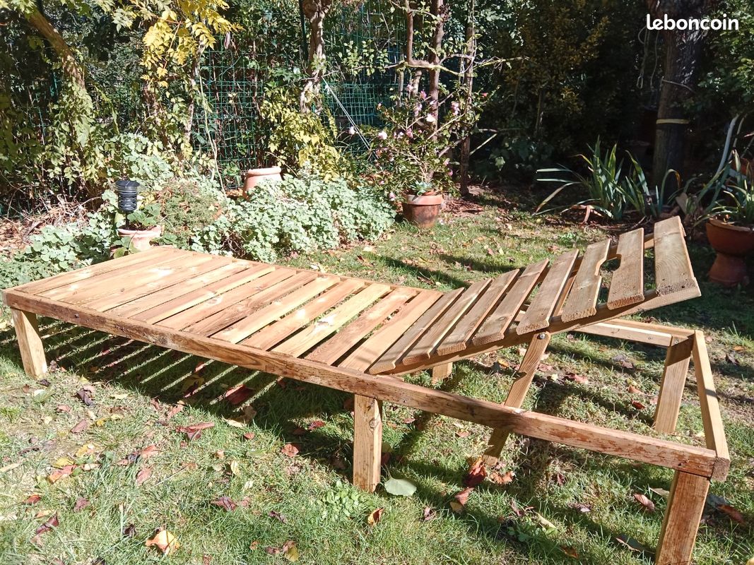 Lit de jardin en bois (image 1)