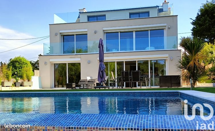 Villa 10 pièces 265 m²