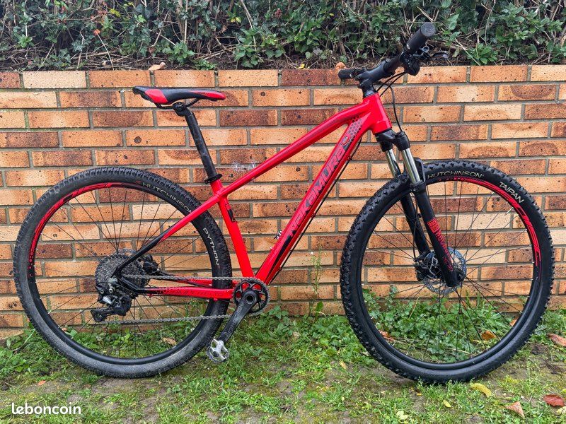 Vélo VTC Nakaruma Homme - 24 Vitesses, Roues 26 Pouces, Cadre Alu - Très Bon état