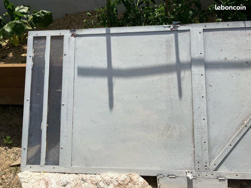 Dons d’une porte en fer, 195, X. 95 cm (image 7)
