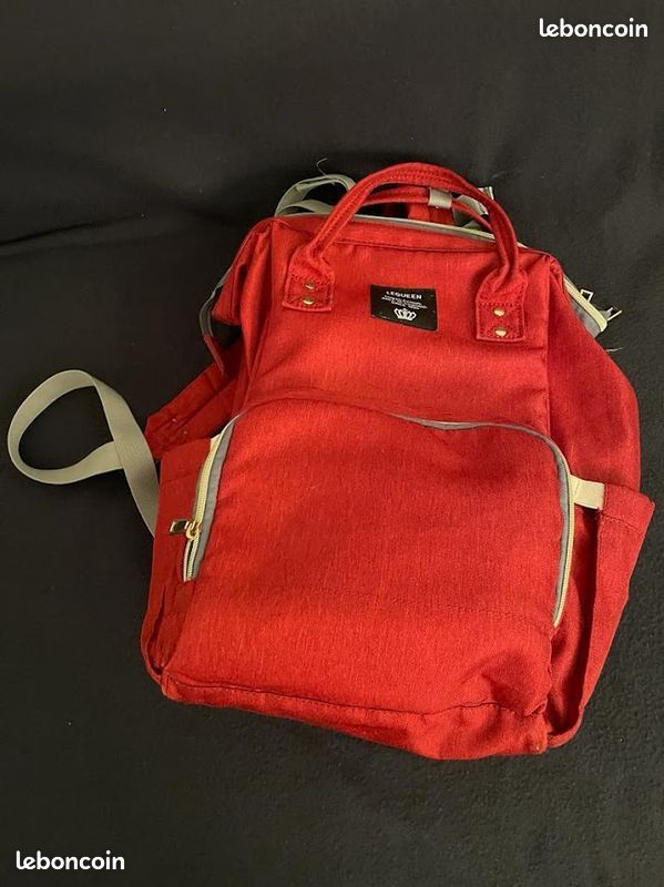 Sac à dos / Sac à langer rouge LEQUEEN - très bon état (image 1)