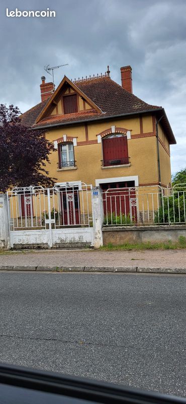 Maison 6 pièces 140 m² · à Châteaumeillant · 140 m² · 130 000 €