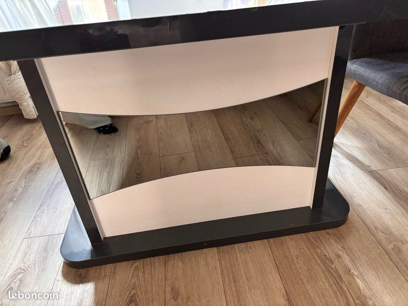 Table laquée (image 2)