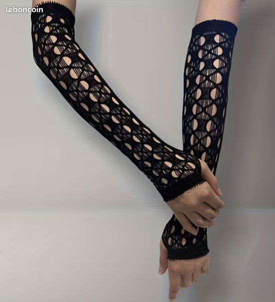 Paire de gants noirs punk – effet déchiré & ajouré (image 2)