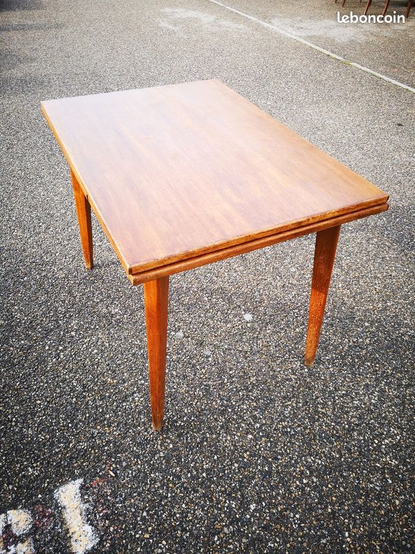 Table scandinave (image 1)