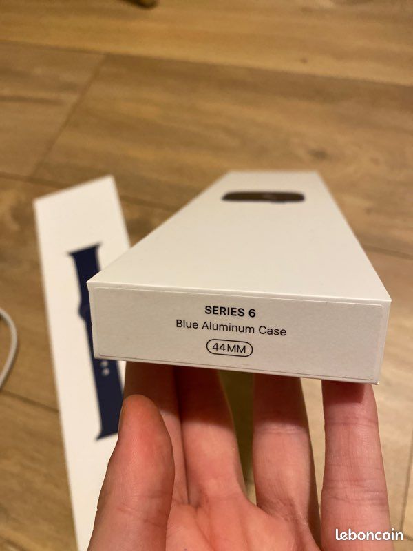 Apple Watch Series 6 Deep Navy (image 4)