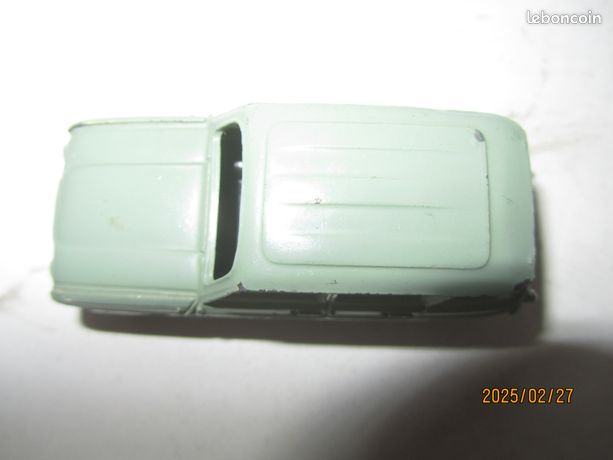 Renault 4L Verte Miniature Dinky Junior 100 - Meccano France - Vintage 1962
