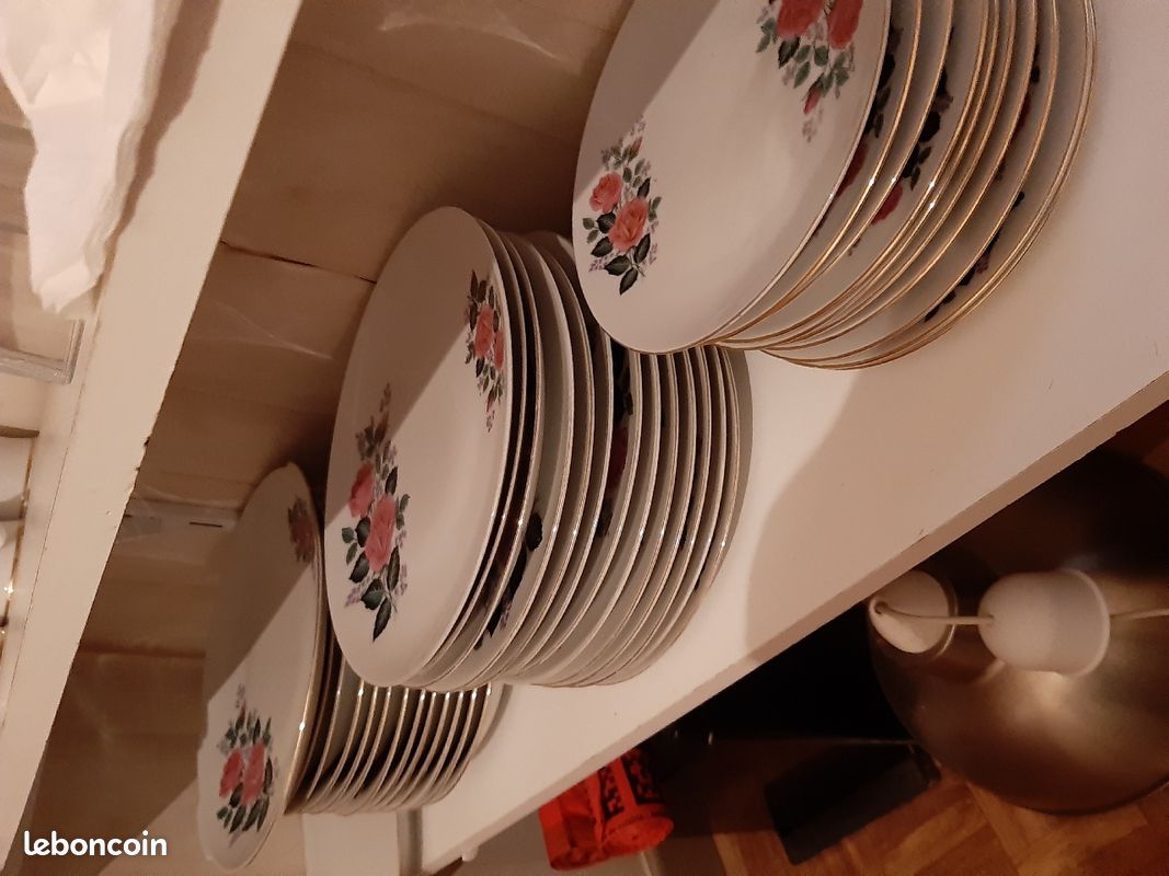 Lot vaisselle assiettes fleuries dorure (image 1)