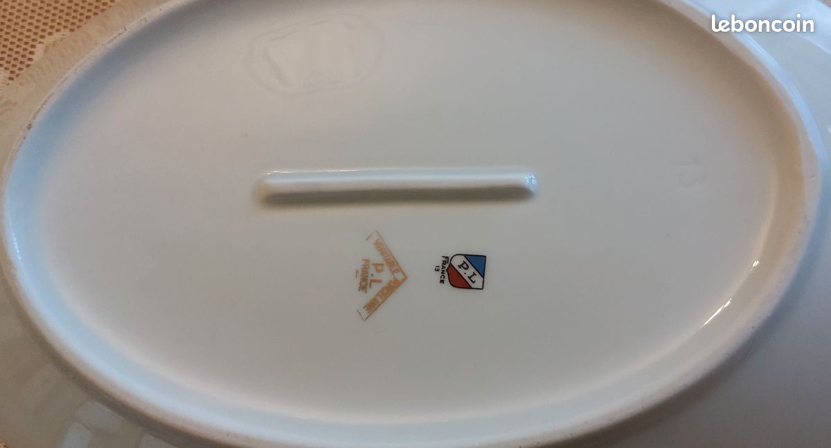 Service en porcelaine de Limoges, 82 pièces, Marque P.L France (image 1)