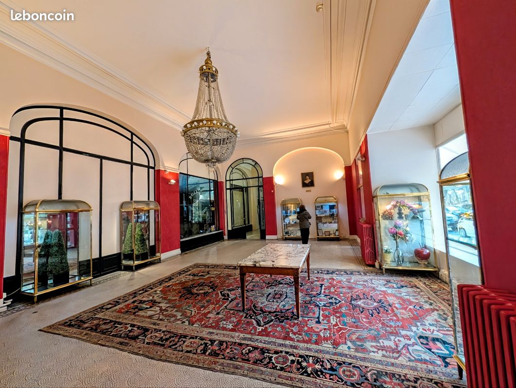 Appartement 15 pièces 330 m²