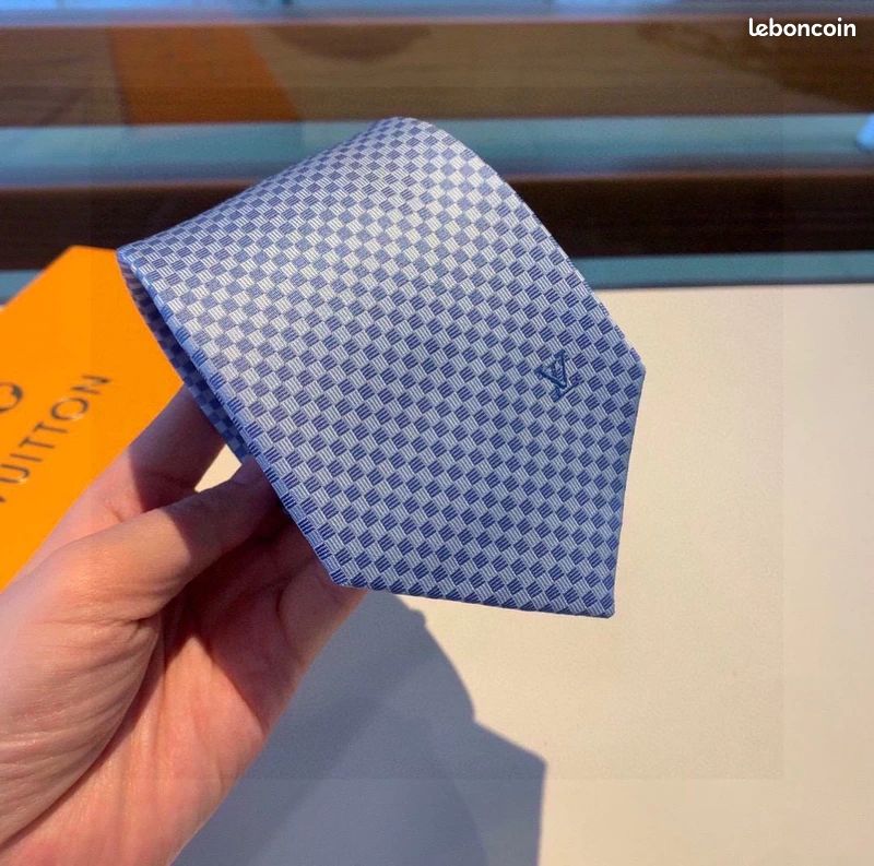 Cravate Louis Vuitton Damier bleu ciel soie neuve avec boîte originale (image 8)